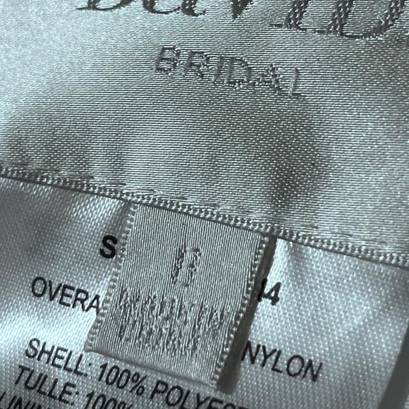 David's Bridal YP3344 Elegant White Lace Gown Sz 8 Women - Picture 12 of 14